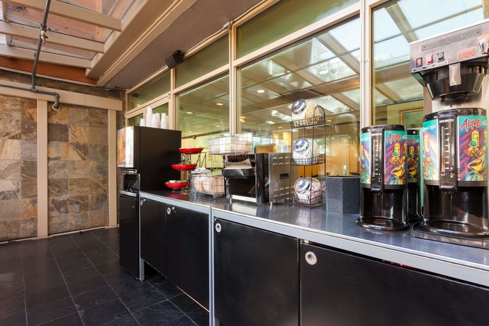 Imagen de los interiores del Hotel SureStay by Best Western Richmond Vancouver Airport. Foto 15