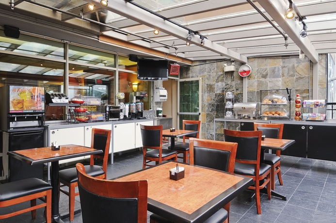 Imagen del bar/restaurante del Hotel SureStay by Best Western Richmond Vancouver Airport. Foto 3