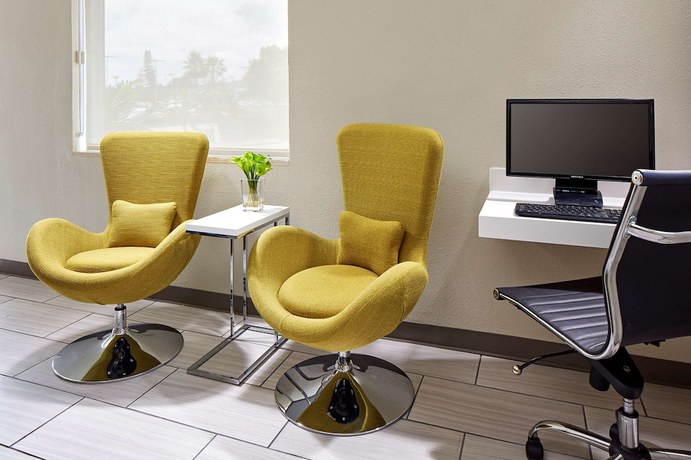 Imagen de los interiores del Hotel SureStay by Best Western San Diego Pacific Beach. Foto 16