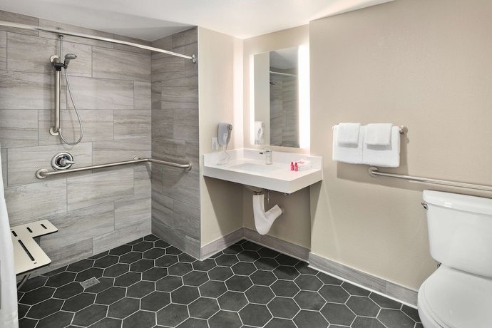 Imagen de la habitación del Hotel SureStay by Best Western San Diego Pacific Beach. Foto 13