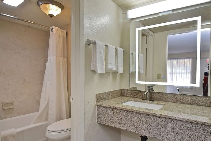 Imagen de la habitación del Hotel SureStay by Best Western Sarasota Lido Beach. Foto 4