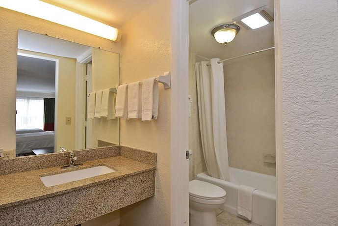 Imagen de la habitación del Hotel SureStay by Best Western Sarasota Lido Beach. Foto 5