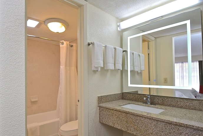 Imagen de la habitación del Hotel SureStay by Best Western Sarasota Lido Beach. Foto 7