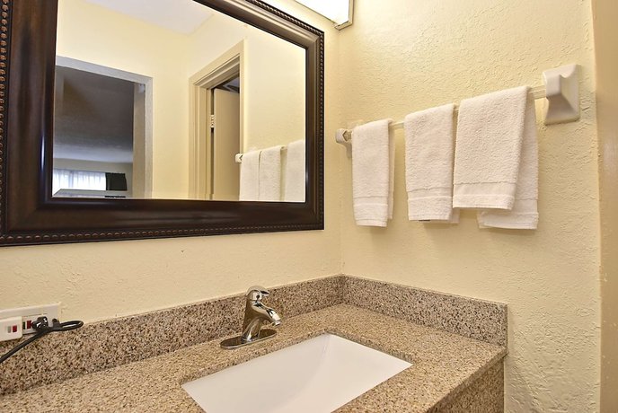 Imagen de la habitación del Hotel SureStay by Best Western Sarasota Lido Beach. Foto 12