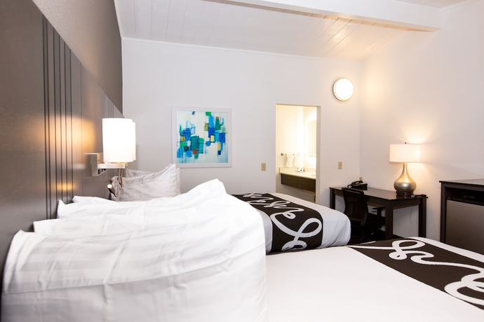 Imagen de la habitación del Hotel SureStay by Best Western Seaside Monterey. Foto 10