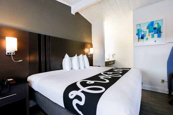 Imagen de la habitación del Hotel SureStay by Best Western Seaside Monterey. Foto 13