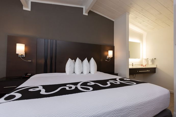 Imagen de la habitación del Hotel SureStay by Best Western Seaside Monterey. Foto 16