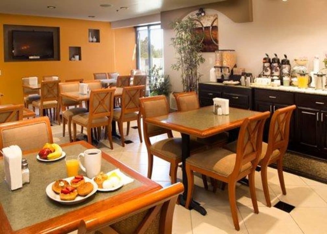 Imagen del bar/restaurante del Hotel SureStay by Best Western Sunnyvale Silicon Valley. Foto 4