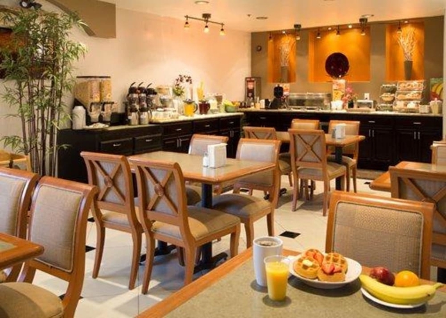 Imagen del bar/restaurante del Hotel SureStay by Best Western Sunnyvale Silicon Valley. Foto 6