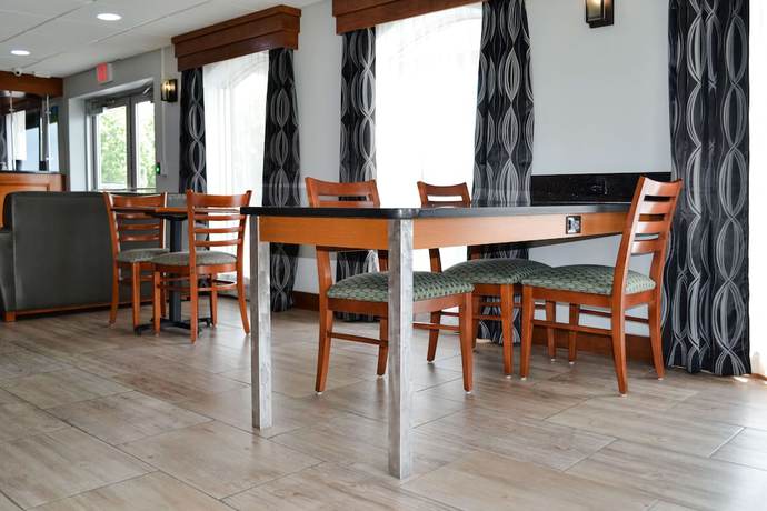 Imagen de los interiores del Hotel Surestay By Best Western Bowling Green North. Foto 12