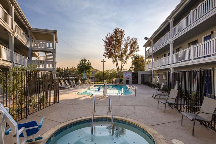 Imagen de la piscina del Hotel Surestay By Best Western Fairfield Napa Valley. Foto 18
