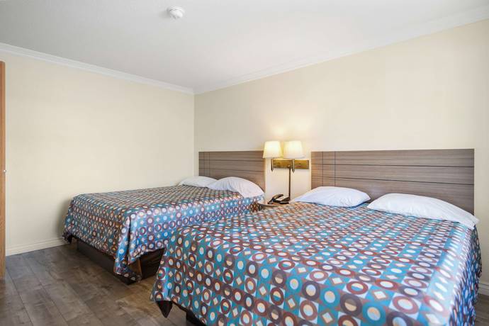 Imagen de la habitación del Hotel Surestay By Best Western Fontana. Foto 4