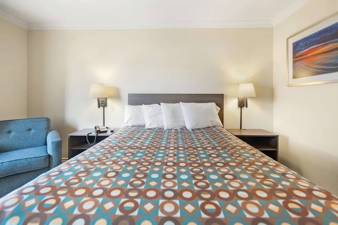 Imagen de la habitación del Hotel Surestay By Best Western Fontana. Foto 10