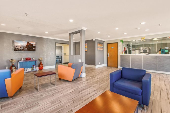 Imagen de los interiores del Hotel Surestay By Best Western Fontana. Foto 18