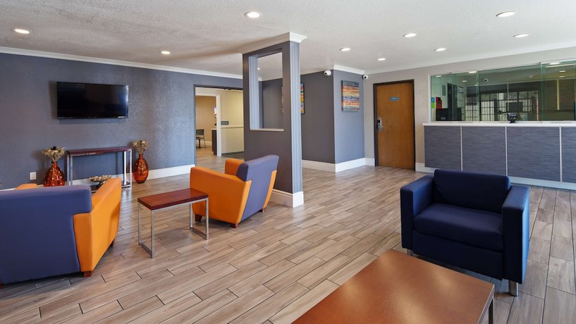 Imagen de los interiores del Hotel Surestay By Best Western Fontana. Foto 19