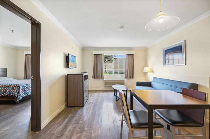 Imagen de la habitación del Hotel Surestay By Best Western Fontana. Foto 12