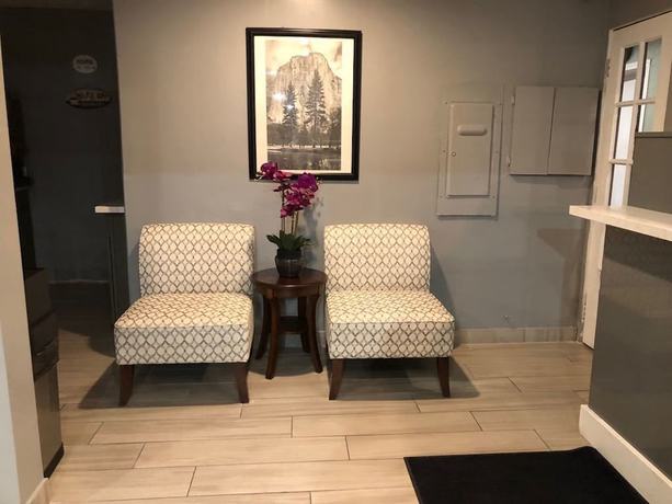 Imagen de los interiores del Hotel Surestay By Best Western Fresno Central. Foto 8