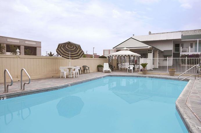 Imagen de la piscina del Hotel Surestay By Best Western Fresno Central. Foto 9
