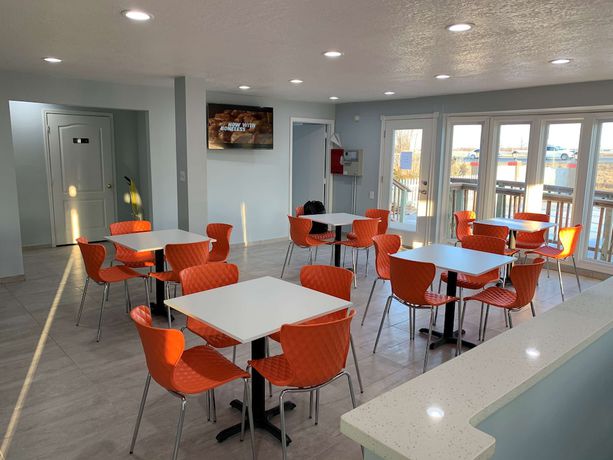 Imagen del bar/restaurante del Hotel Surestay By Best Western Olathe. Foto 3