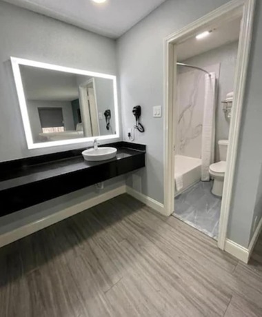 Imagen de la habitación del Hotel Surestay By Best Western San Antonio Riverwalk. Foto 8