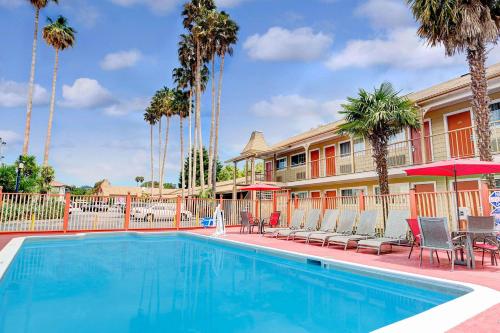 Imagen de la piscina del Hotel Surestay By Best Western Santa Cruz. Foto 9