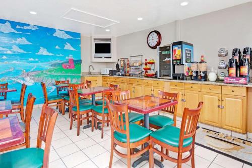 Imagen del bar/restaurante del Hotel Surestay By Best Western Santa Cruz. Foto 4
