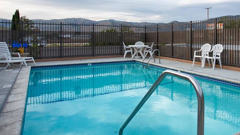 Imagen de la piscina del Hotel Surestay By Best Western Tehachapi. Foto 19