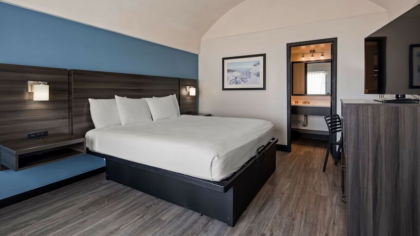 Imagen de la habitación del Hotel Surestay By Best Western Virginia Beach Royal Clipper. Foto 17