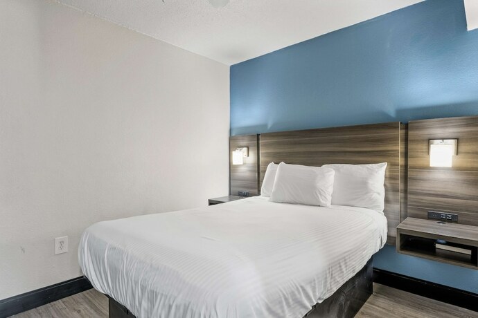 Imagen de la habitación del Hotel Surestay By Best Western Virginia Beach Royal Clipper. Foto 20