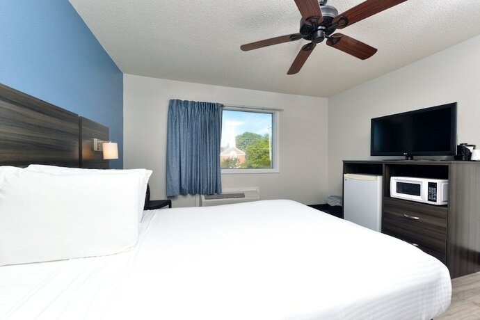 Imagen de la habitación del Hotel Surestay By Best Western Virginia Beach Royal Clipper. Foto 22