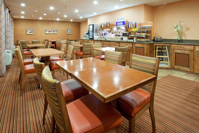 Imagen del bar/restaurante del Hotel Surestay Plus By Best Western Albuquerque I40 Eubanks. Foto 3