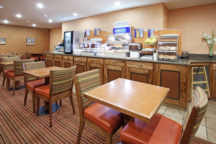 Imagen del bar/restaurante del Hotel Surestay Plus By Best Western Albuquerque I40 Eubanks. Foto 4