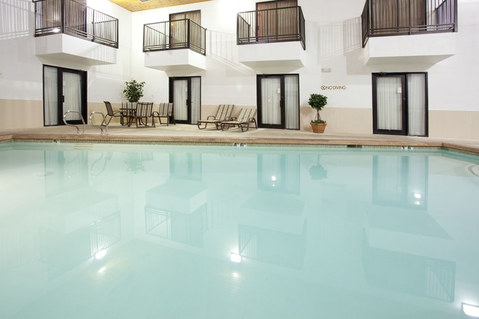 Imagen de la piscina del Hotel Surestay Plus By Best Western Albuquerque I40 Eubanks. Foto 16
