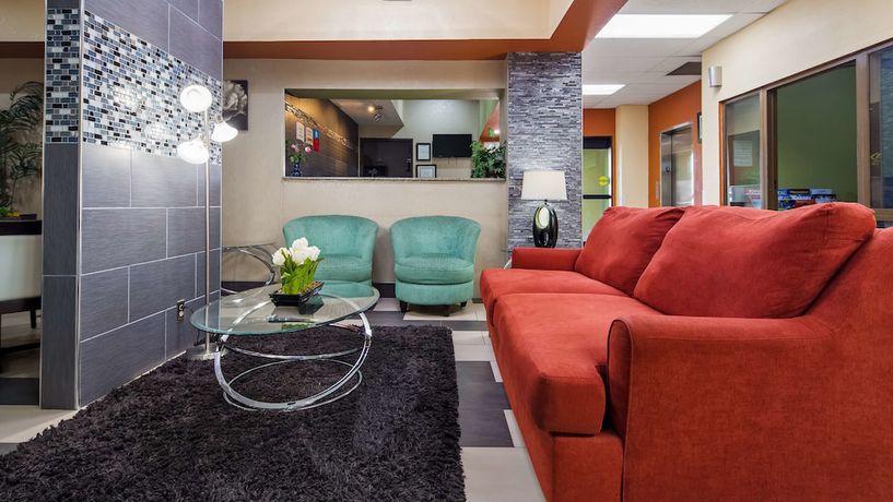 Imagen de los interiores del Hotel Surestay Plus By Best Western Blue Springs. Foto 16