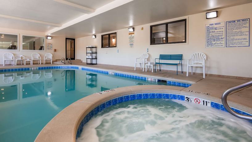 Imagen de la piscina del Hotel Surestay Plus By Best Western Buffalo. Foto 20