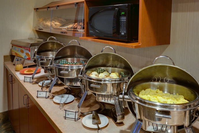 Imagen del bar/restaurante del Hotel Surestay Plus By Best Western Calgary South East. Foto 5