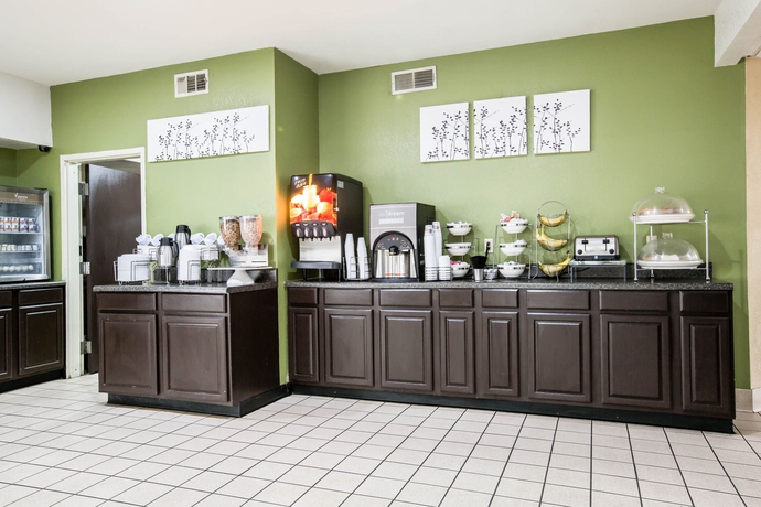 Imagen del bar/restaurante del Hotel Surestay Plus By Best Western Macon West. Foto 5