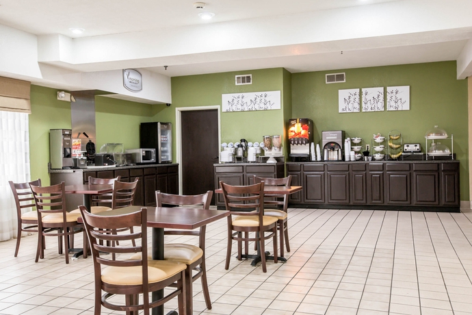Imagen del bar/restaurante del Hotel Surestay Plus By Best Western Macon West. Foto 6