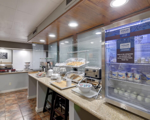 Imagen del bar/restaurante del Hotel Surestay Plus By Best Western Mobile I-65. Foto 3