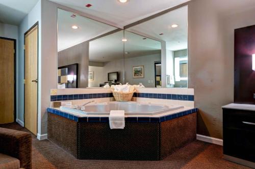 Imagen general del Hotel Surestay Plus By Best Western Redding. Foto 2