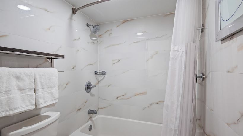 Imagen de la habitación del Hotel Surestay Plus By Best Western Sacramento Cal Expo. Foto 2
