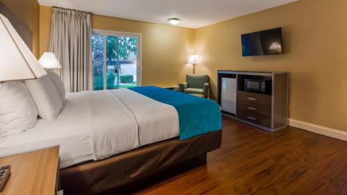 Imagen de la habitación del Hotel Surestay Plus By Best Western Sacramento North. Foto 8