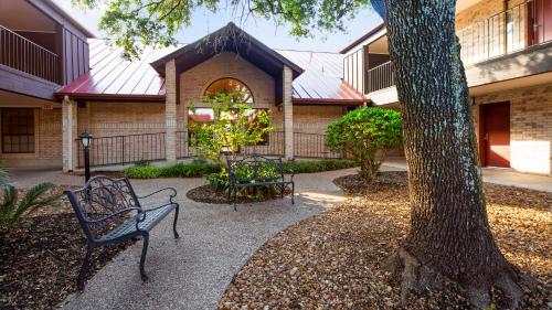 Imagen general del Hotel Surestay Plus By Best Western San Antonio Fiesta Inn. Foto 3