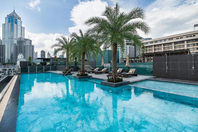 Imagen de la piscina del Hotel Surestay Plus By Best Western Sukhumvit 2. Foto 19