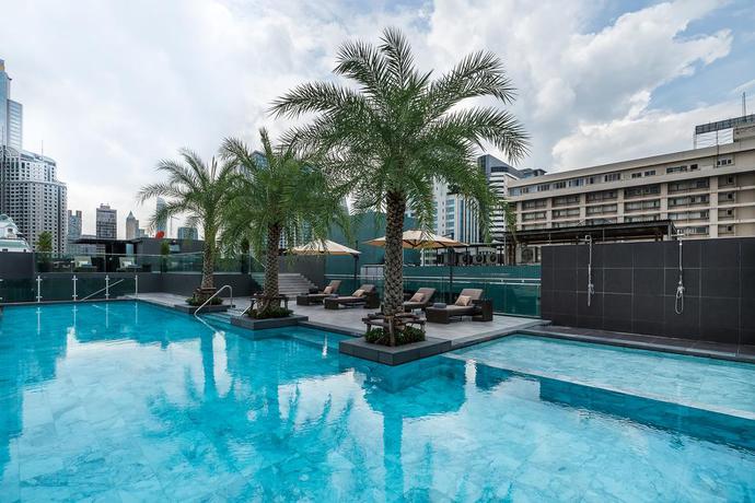 Imagen de la piscina del Hotel Surestay Plus By Best Western Sukhumvit 2. Foto 20