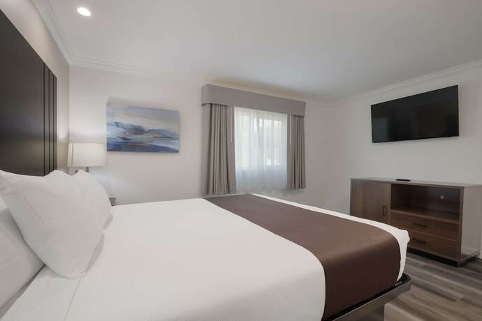 Imagen de la habitación del Hotel Surestay Plus By Best Western Upland Ontario North. Foto 15