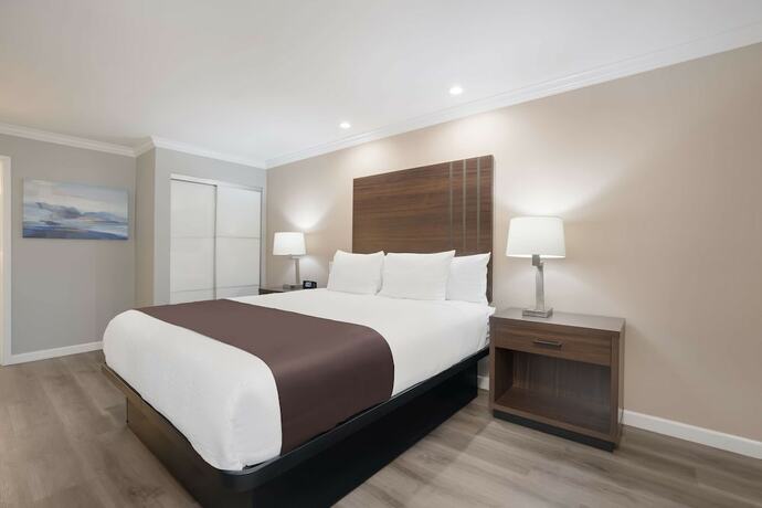 Imagen de la habitación del Hotel Surestay Plus By Best Western Upland Ontario North. Foto 16