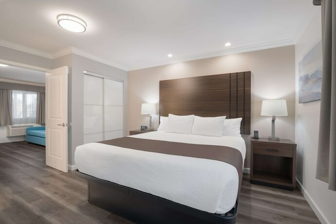 Imagen de la habitación del Hotel Surestay Plus By Best Western Upland Ontario North. Foto 17