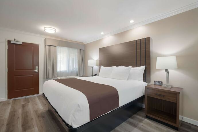Imagen de la habitación del Hotel Surestay Plus By Best Western Upland Ontario North. Foto 19