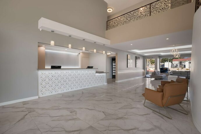 Imagen de los interiores del Hotel Surestay Plus By Best Western Upland Ontario North. Foto 21